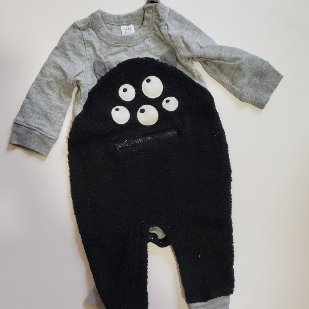 Gap monster onsie 6-12M